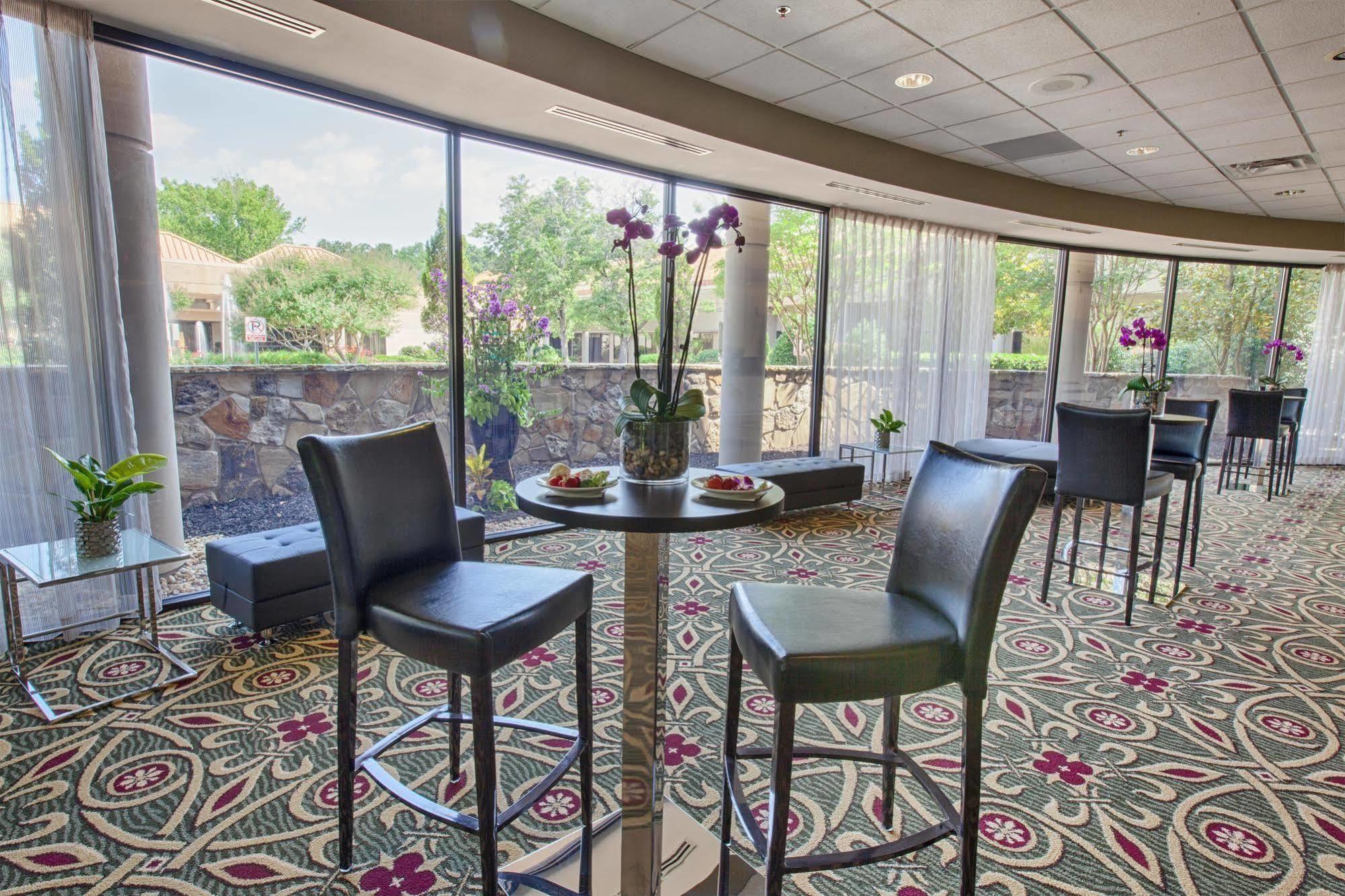 Hilton Peachtree Atlanta & Conference Center Hotel 4*